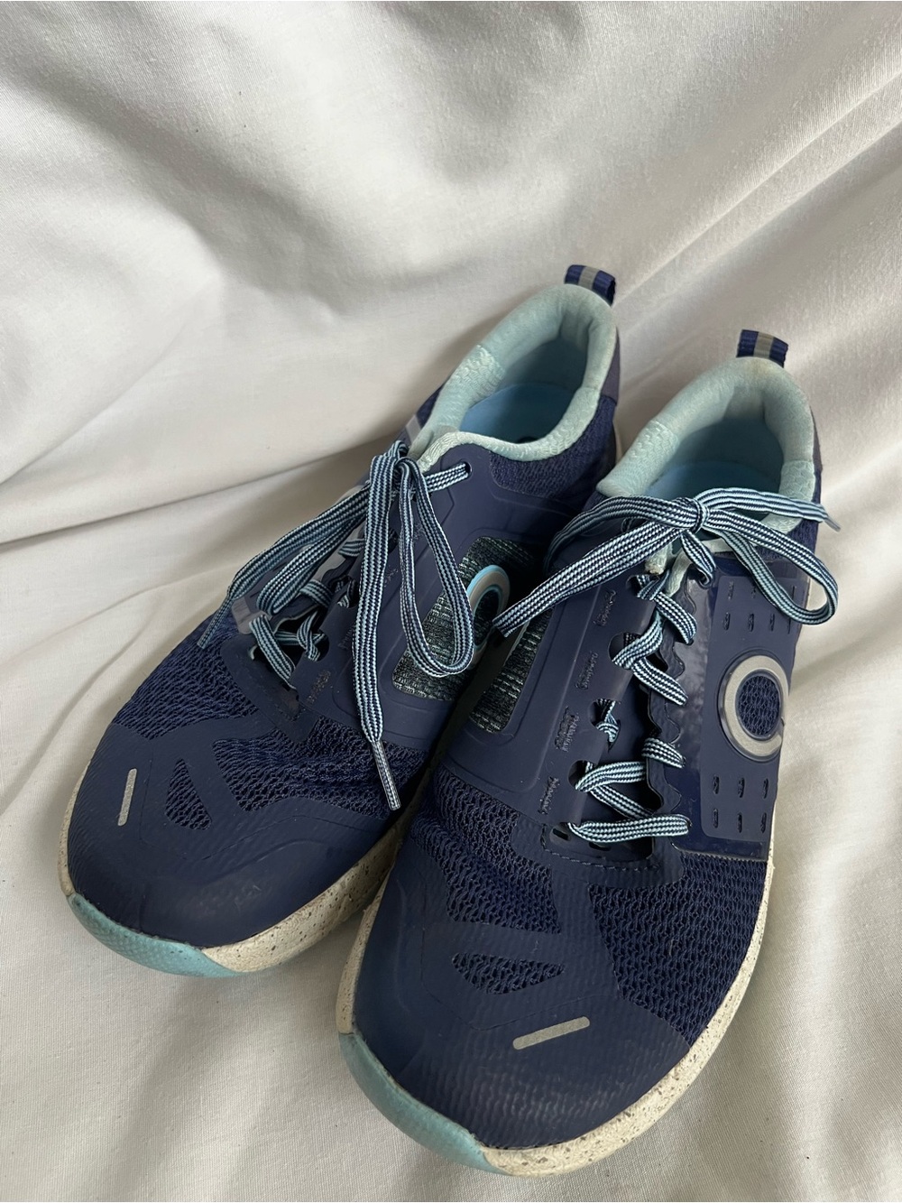 Skora Men’s Navy Athletic Sneakers with Light Blue Accents